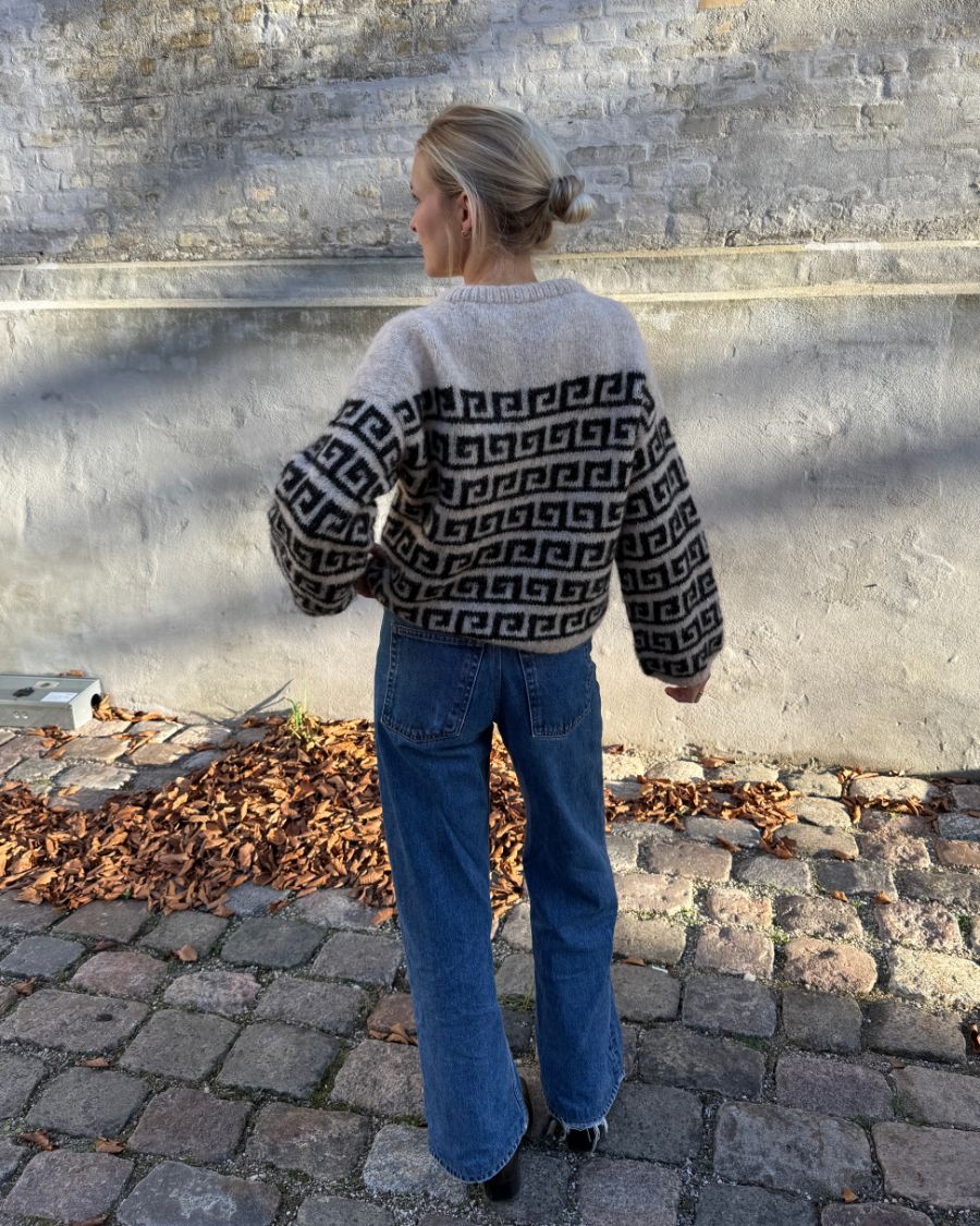 Athene Sweater - Image 5