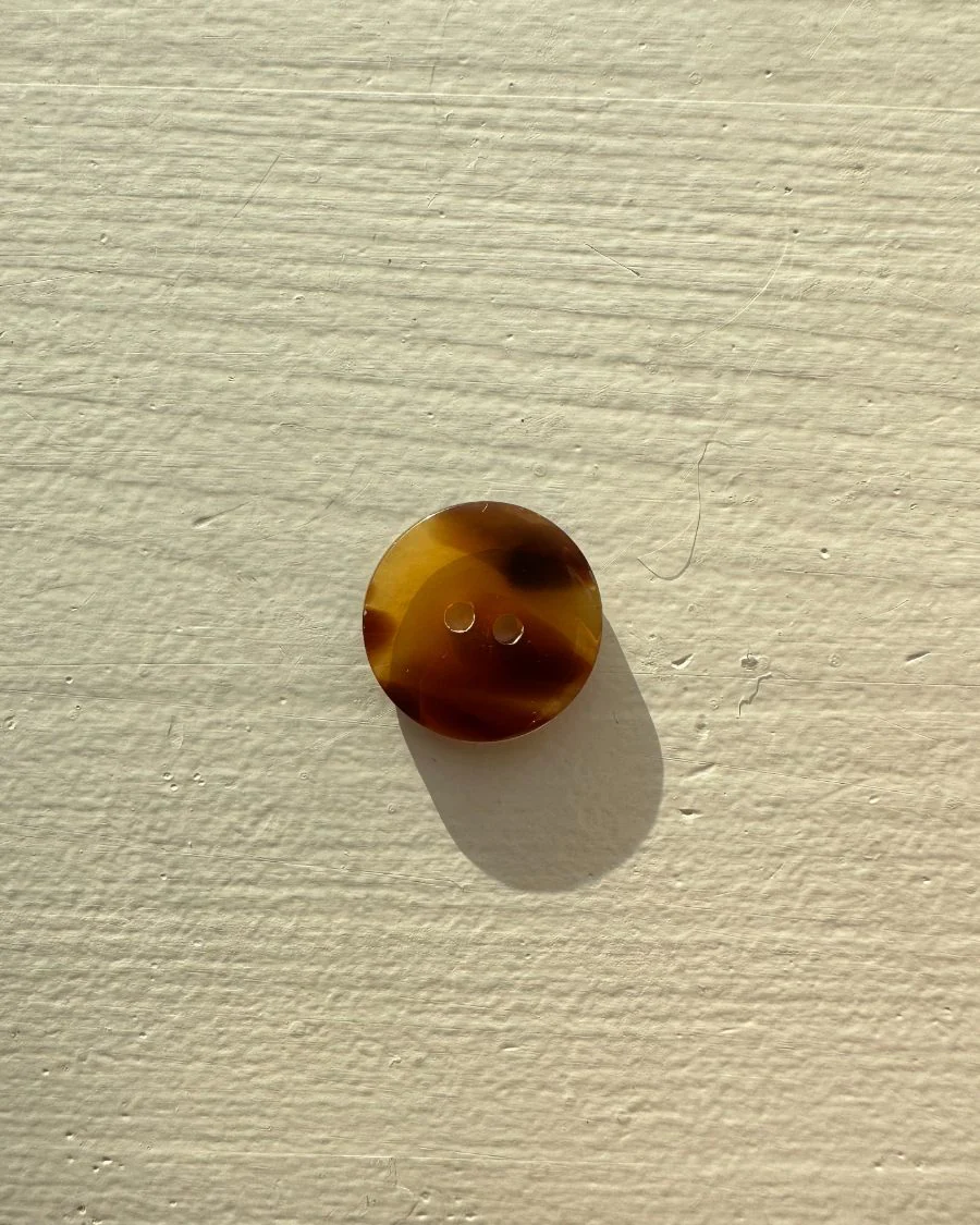 Knapper af galalit med 2 huller Ø20 mm - Mørkebrun - 6 stk. - Image 4